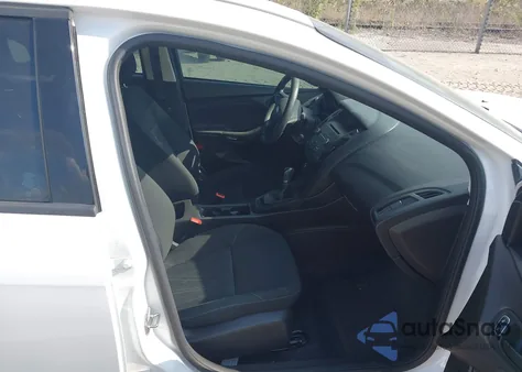 2016 Ford Focus S z USA, uszkodzony, nr VIN 1FADP3E26GL292793